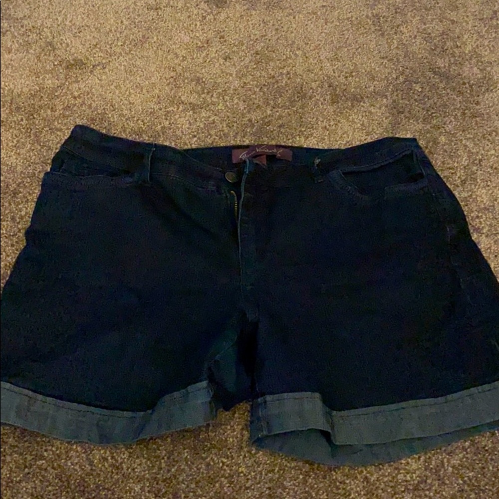 Gloria Vanderbilt shorts